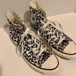 Converse women’s animal print sneaker/Ch Taylor